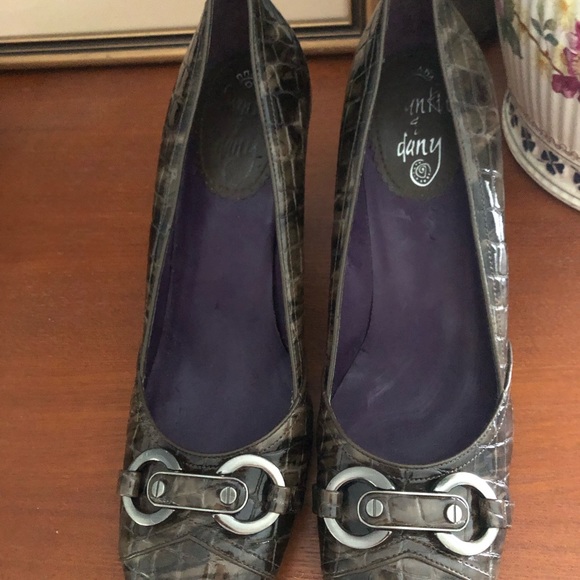 Brown croc design shoes size 8 - Picture 2 of 8